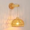 Applique Main en Bois et Abat-jour Rotin – Luminaire Bohème