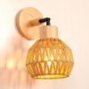 Applique Main en Bois et Abat-jour Rotin – Luminaire Bohème